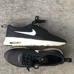 Nike Women's Black and White Athletic Shoes